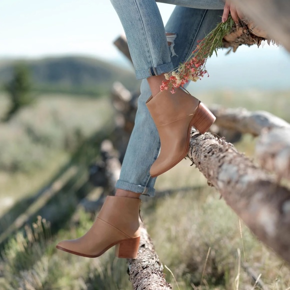 Nisolo Dari Boots Almond - Picture 4 of 8